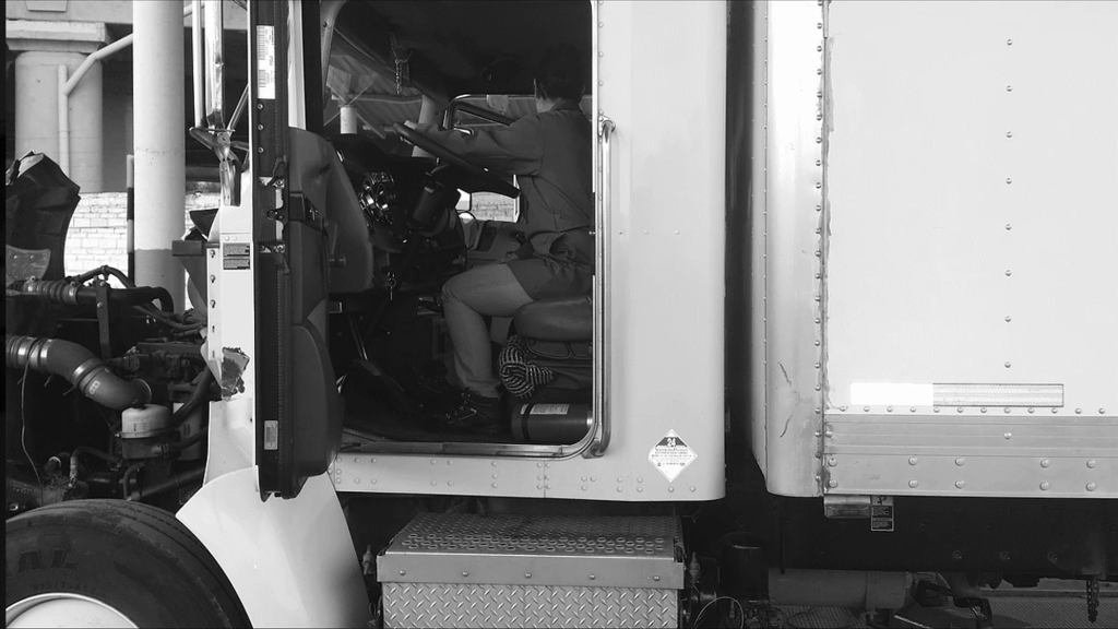 Vehículo en inspección de emisiones contaminantes